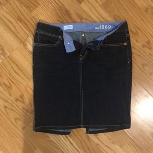 GAP dark wash denim skirt